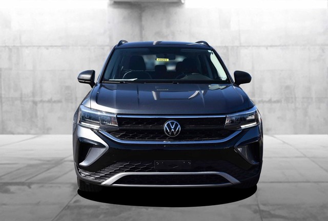 Volkswagen Taos Vehicle Image 04