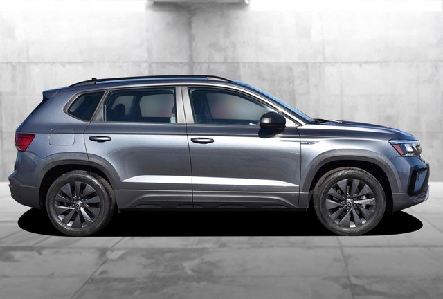 Volkswagen Taos Vehicle Image 05