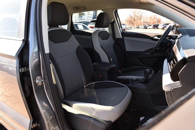 Volkswagen Taos Vehicle Image 21