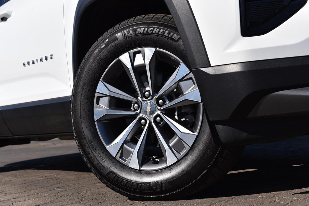 Chevrolet Equinox Vehicle Full-screen Gallery Image 03