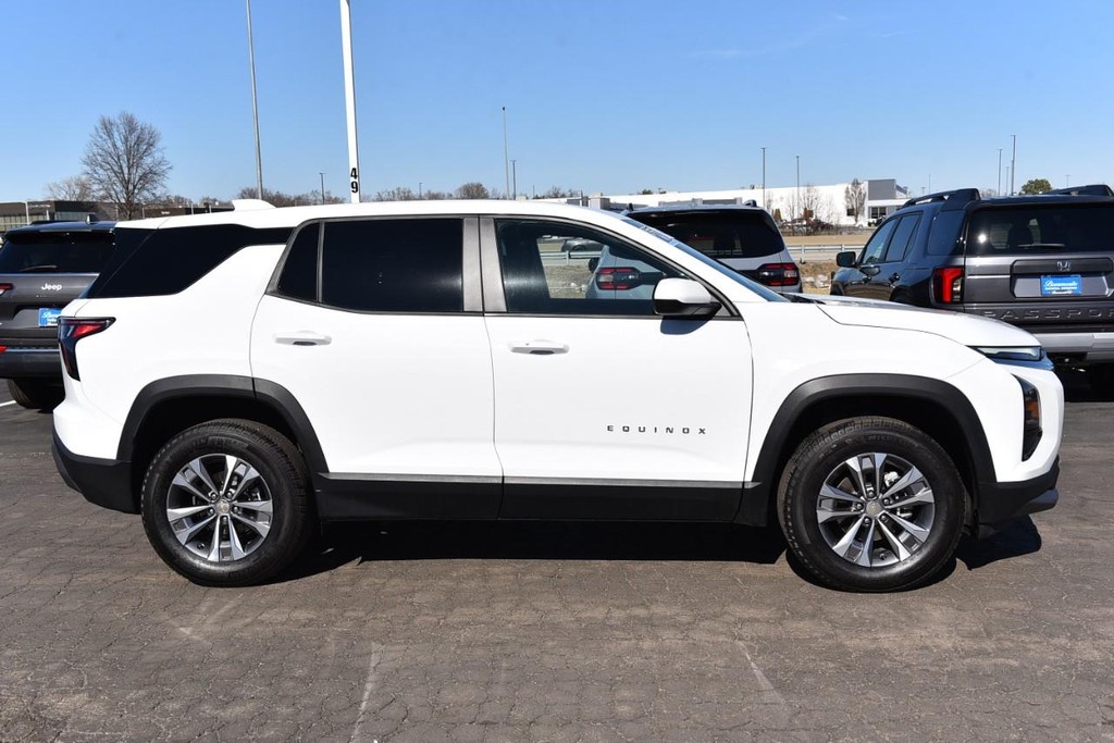 Chevrolet Equinox Vehicle Full-screen Gallery Image 05