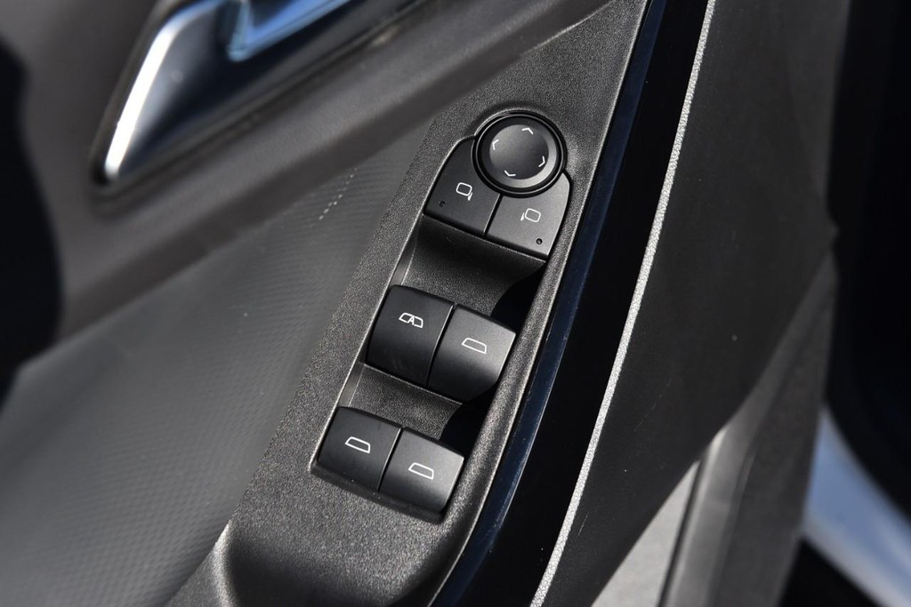 Chevrolet Equinox Vehicle Full-screen Gallery Image 08