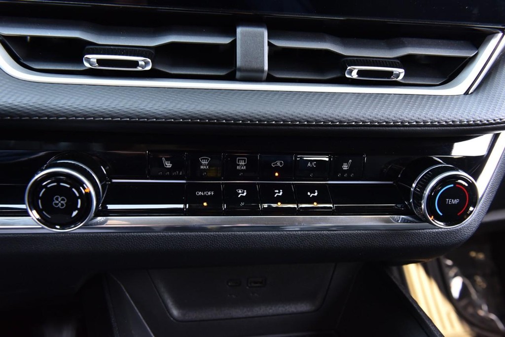 Chevrolet Equinox Vehicle Full-screen Gallery Image 15