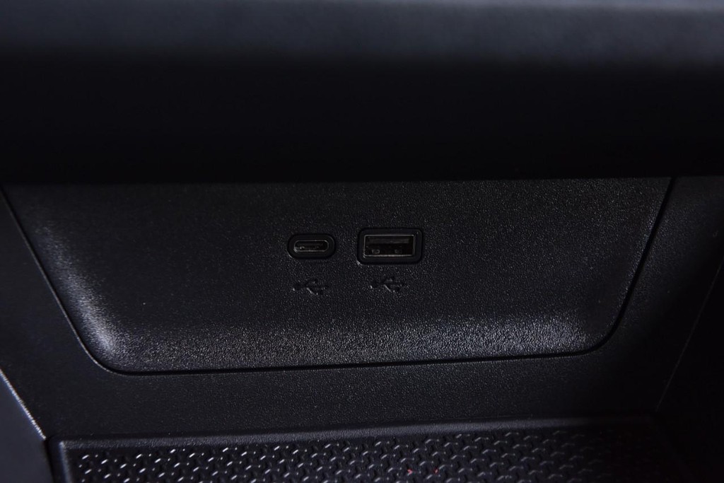 Chevrolet Equinox Vehicle Full-screen Gallery Image 16