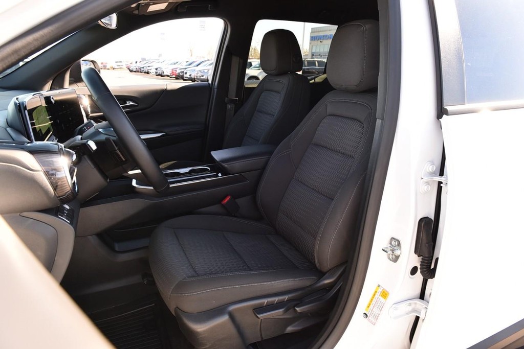 Chevrolet Equinox Vehicle Full-screen Gallery Image 19