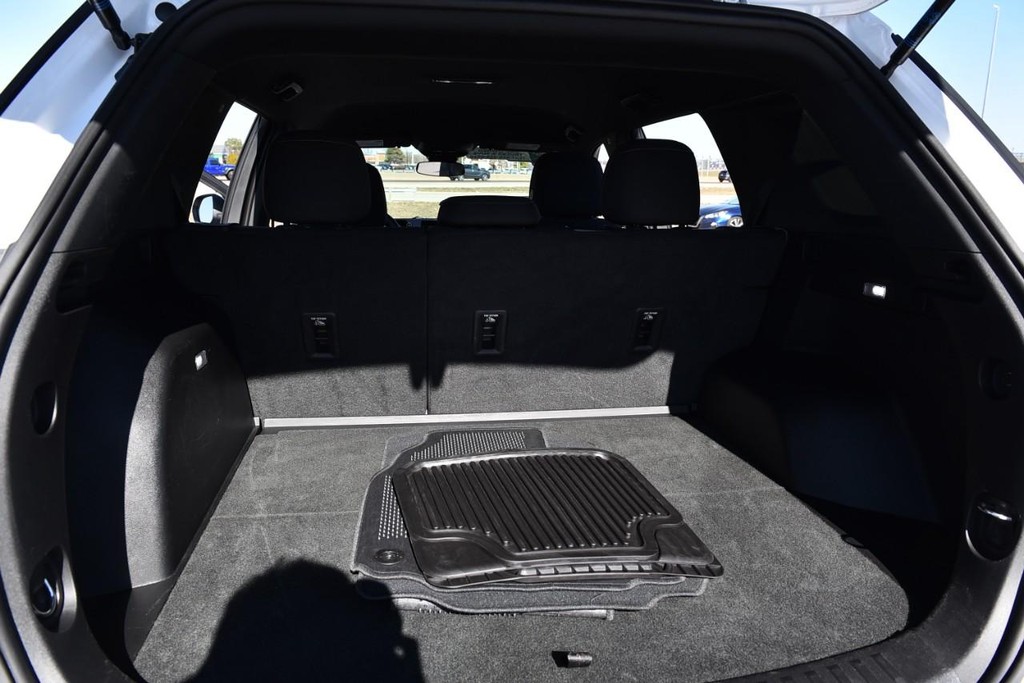 Chevrolet Equinox Vehicle Full-screen Gallery Image 23