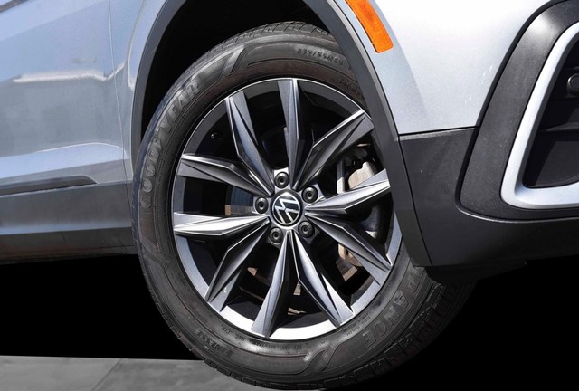 Volkswagen Tiguan Vehicle Image 03