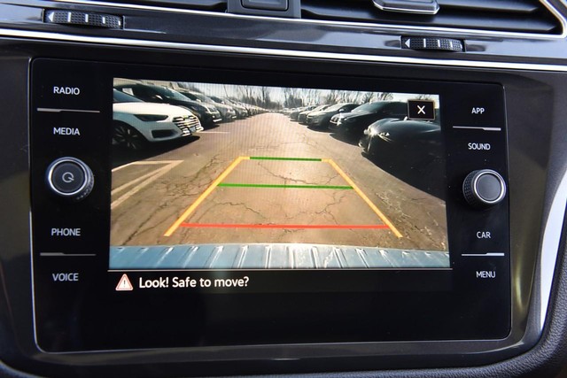 Volkswagen Tiguan Vehicle Image 12