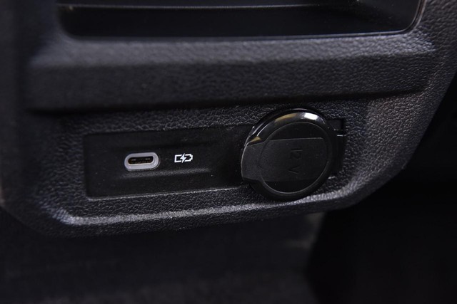 Volkswagen Tiguan Vehicle Image 24