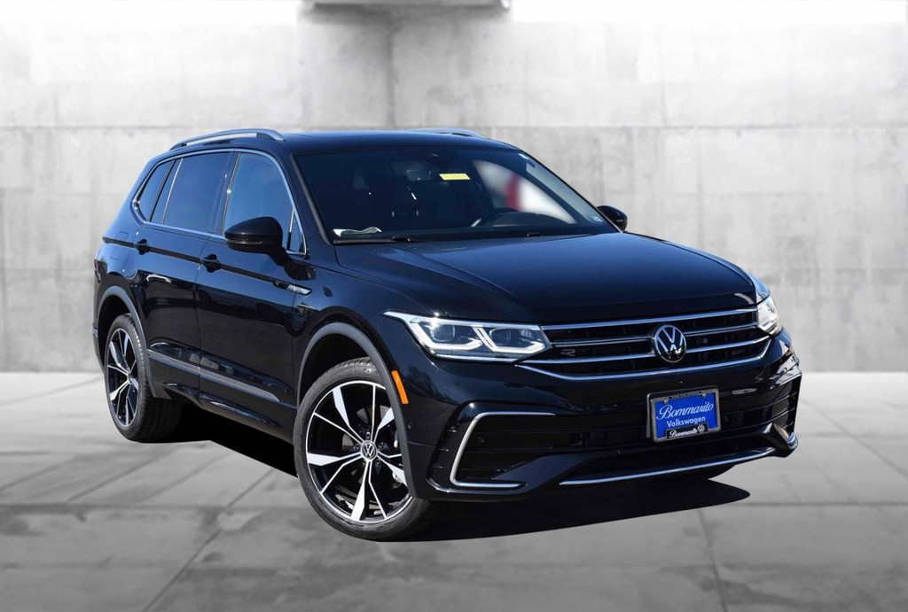 Volkswagen Tiguan Vehicle Full-screen Gallery Image 2