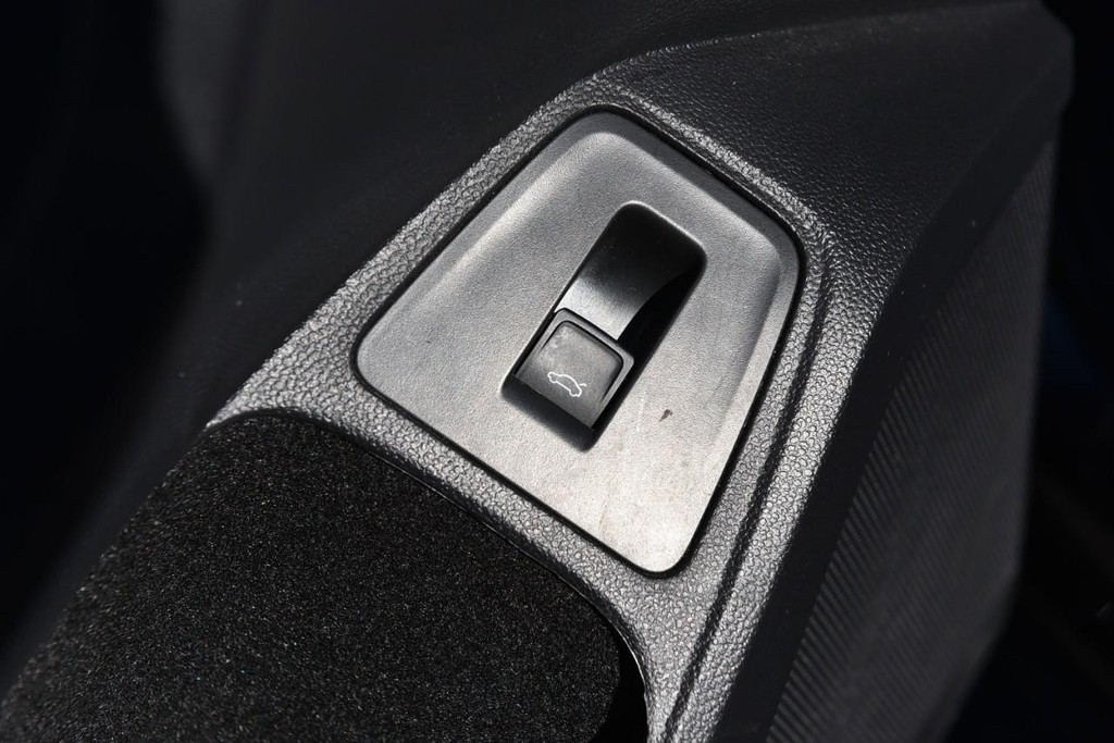 Volkswagen Tiguan Vehicle Full-screen Gallery Image 9