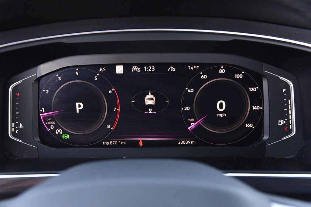 Volkswagen Tiguan Vehicle Full-screen Gallery Image 12