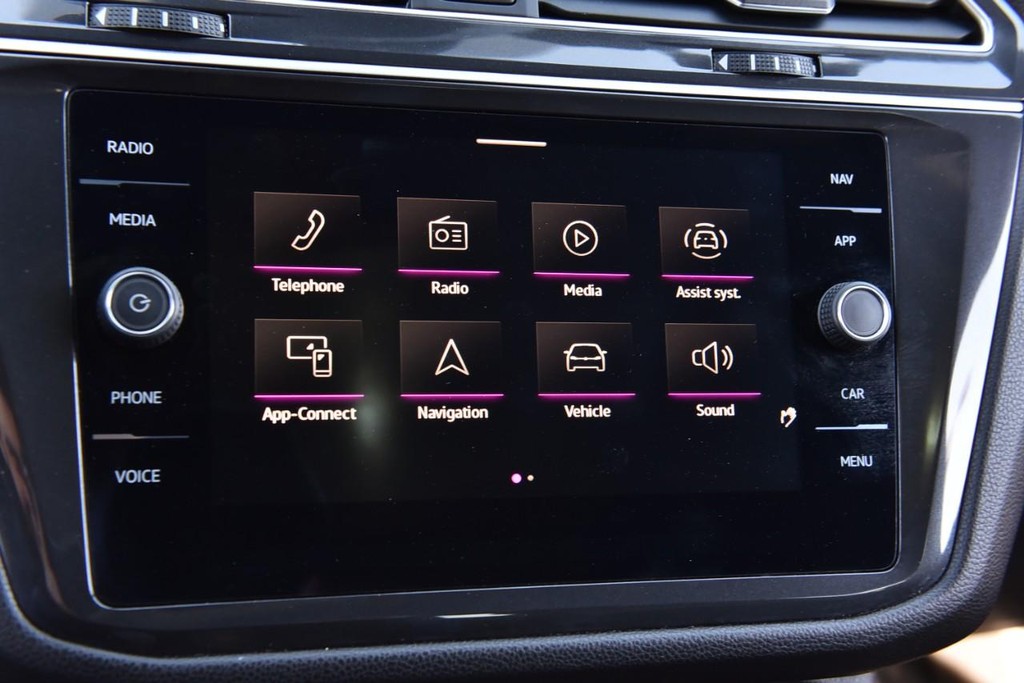Volkswagen Tiguan Vehicle Full-screen Gallery Image 14
