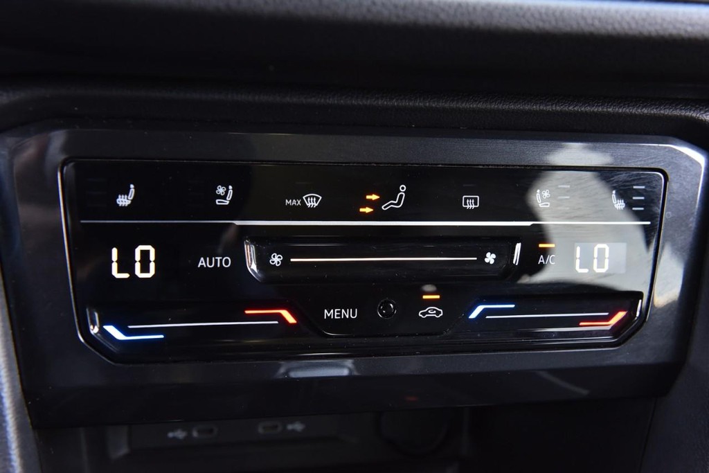 Volkswagen Tiguan Vehicle Full-screen Gallery Image 15