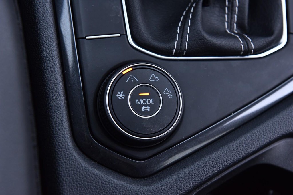 Volkswagen Tiguan Vehicle Full-screen Gallery Image 18