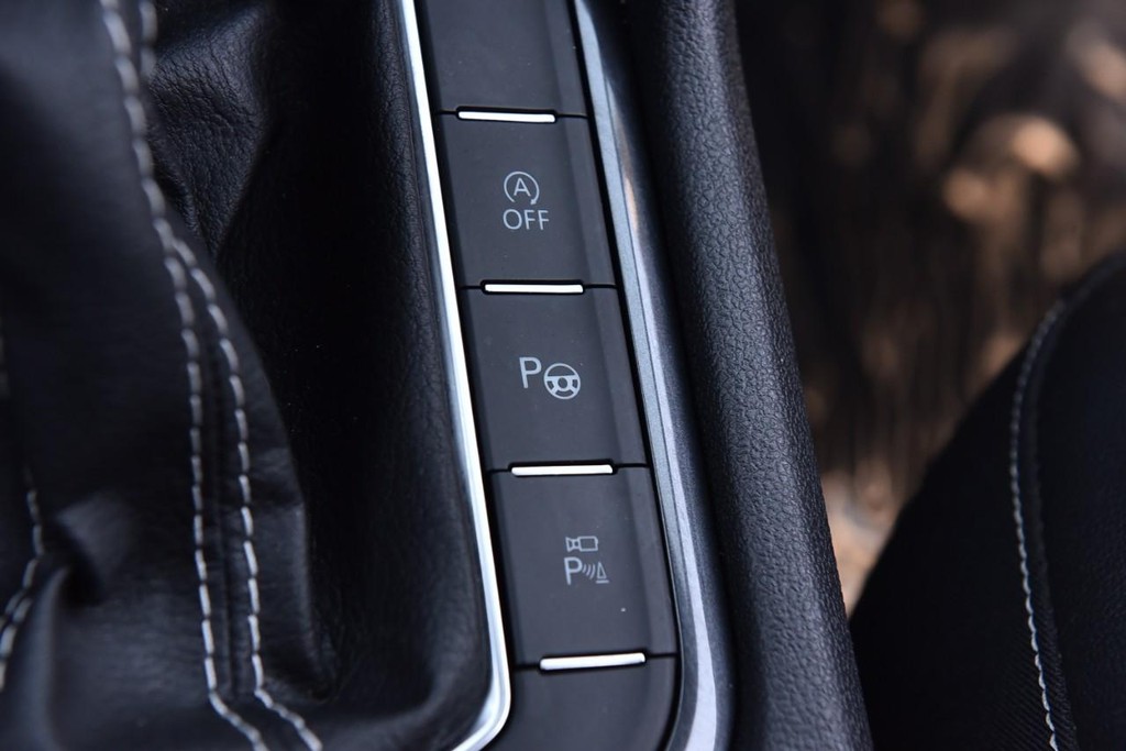 Volkswagen Tiguan Vehicle Full-screen Gallery Image 19