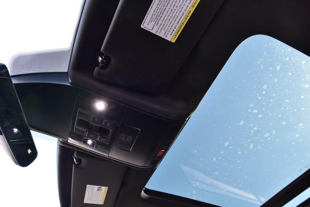 Volkswagen Tiguan Vehicle Full-screen Gallery Image 23