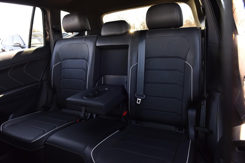 Volkswagen Tiguan Vehicle Full-screen Gallery Image 24