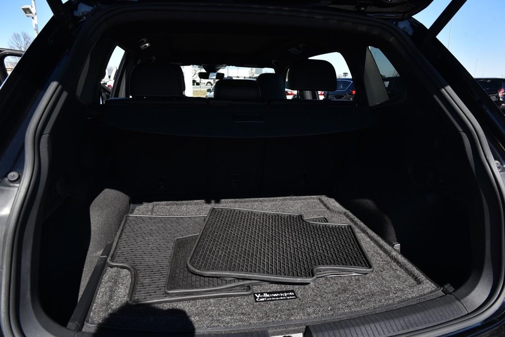 Volkswagen Tiguan Vehicle Full-screen Gallery Image 27