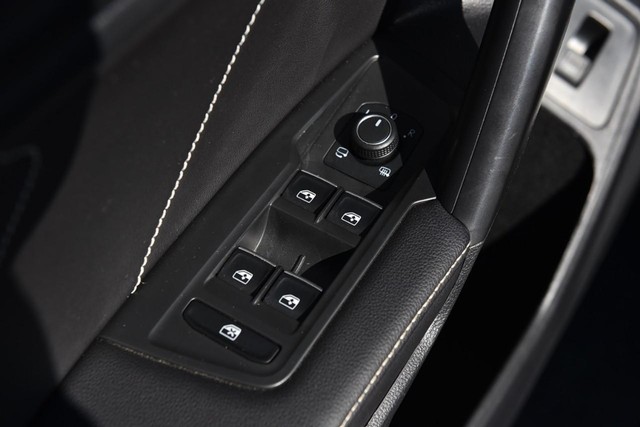 Volkswagen Tiguan Vehicle Image 08