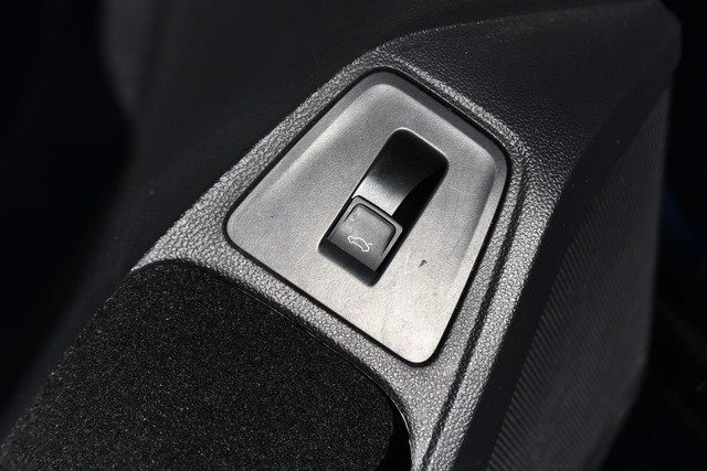 Volkswagen Tiguan Vehicle Image 09