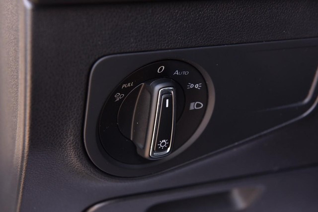 Volkswagen Tiguan Vehicle Image 11