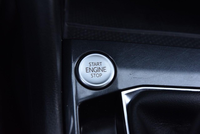 Volkswagen Tiguan Vehicle Image 17