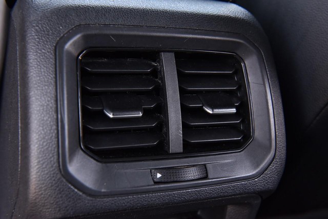 Volkswagen Tiguan Vehicle Image 25