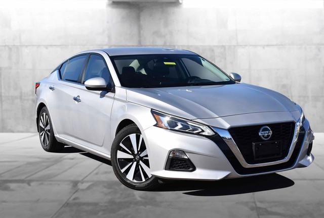 Nissan Altima Vehicle Image 02