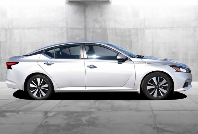 Nissan Altima Vehicle Image 05