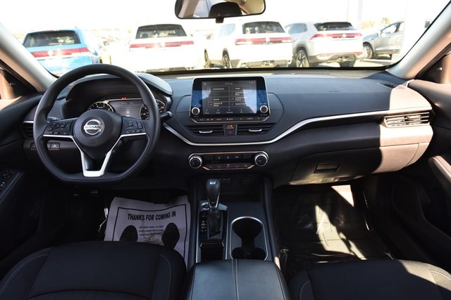 Nissan Altima Vehicle Image 07