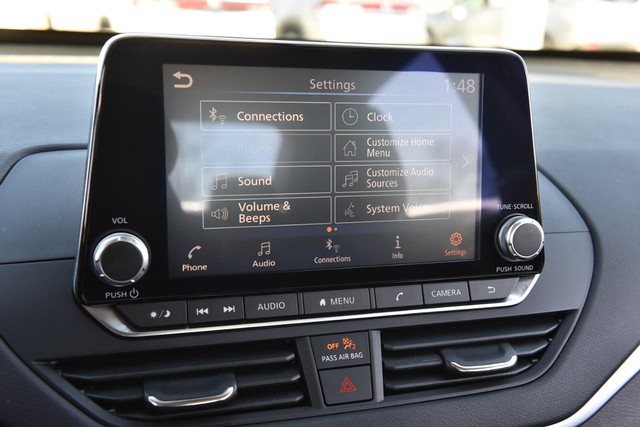 Nissan Altima Vehicle Image 13