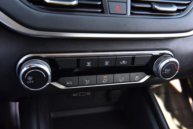 Nissan Altima Vehicle Image 14