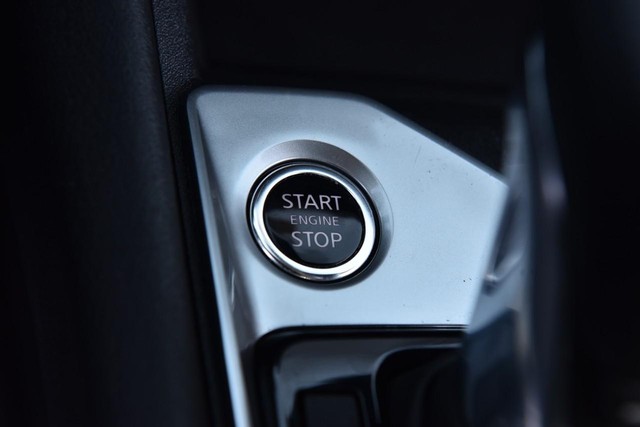 Nissan Altima Vehicle Image 16