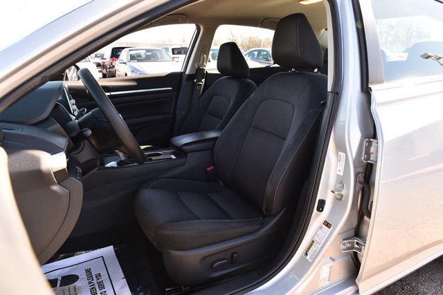 Nissan Altima Vehicle Image 18