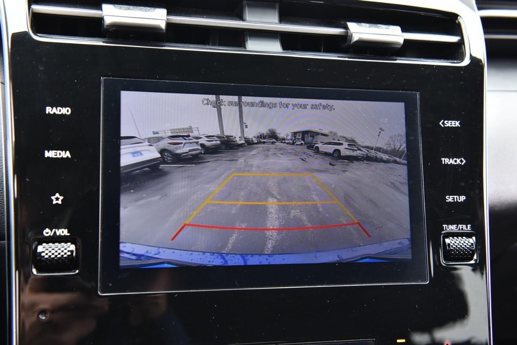 Hyundai Tucson Vehicle Full-screen Gallery Image 12