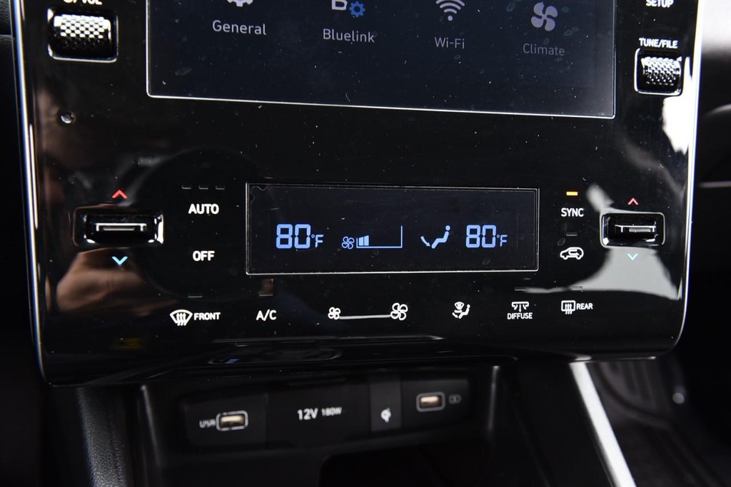 Hyundai Tucson Vehicle Full-screen Gallery Image 14