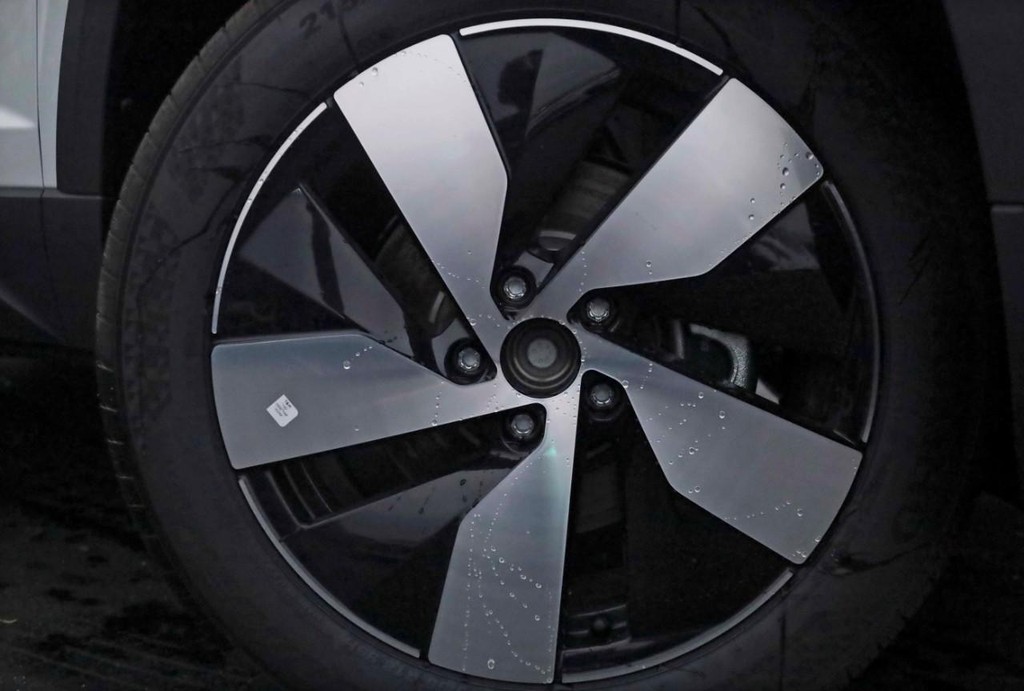 Volkswagen Taos Vehicle Full-screen Gallery Image 3