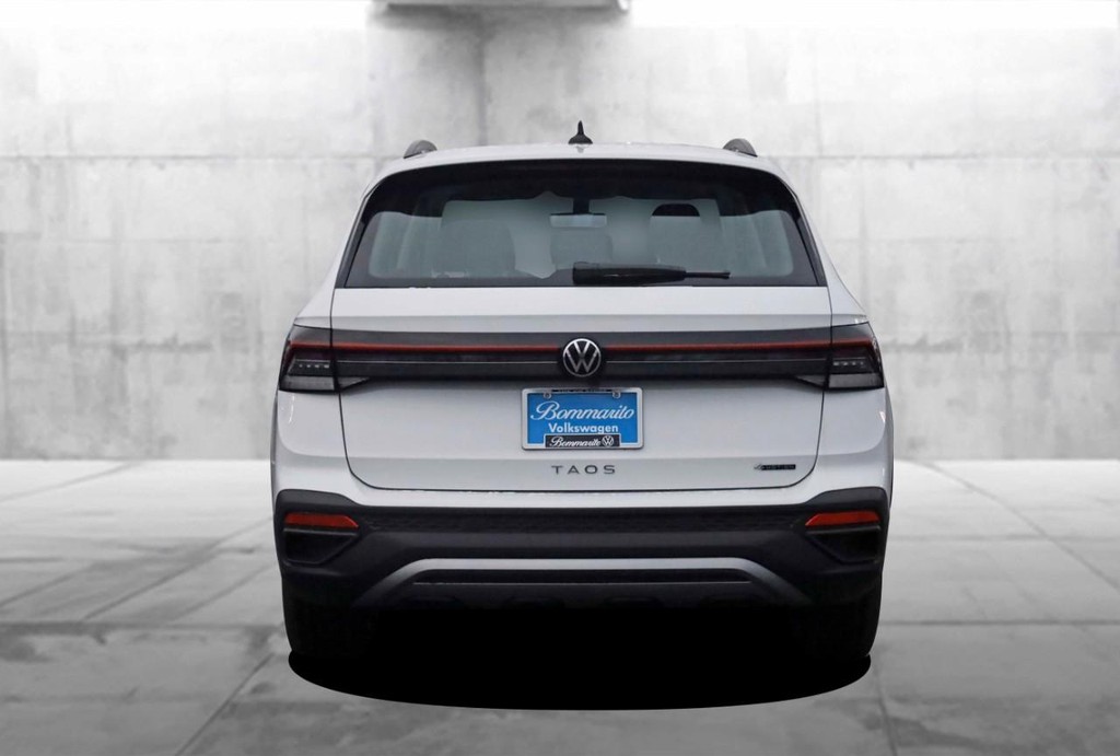 Volkswagen Taos Vehicle Full-screen Gallery Image 6