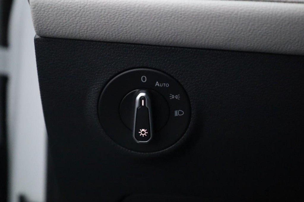 Volkswagen Taos Vehicle Full-screen Gallery Image 11