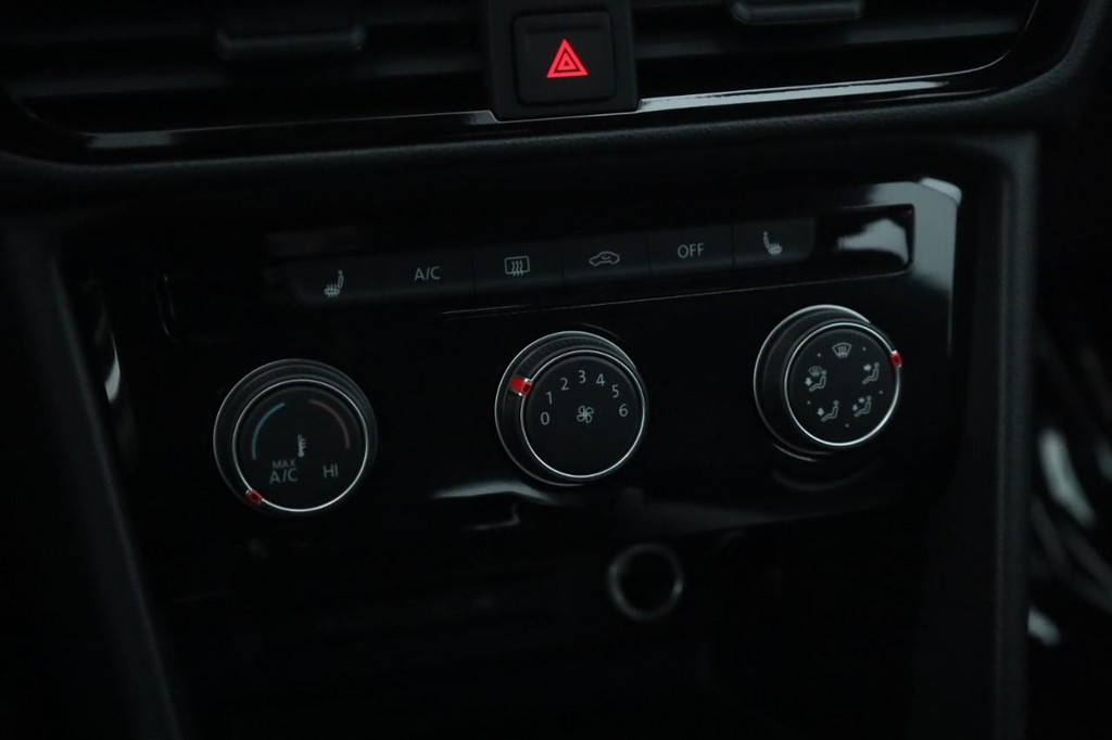 Volkswagen Taos Vehicle Full-screen Gallery Image 15