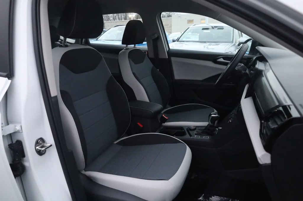 Volkswagen Taos Vehicle Full-screen Gallery Image 18