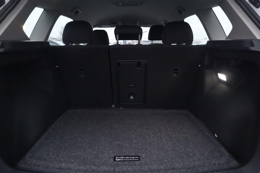 Volkswagen Taos Vehicle Full-screen Gallery Image 20