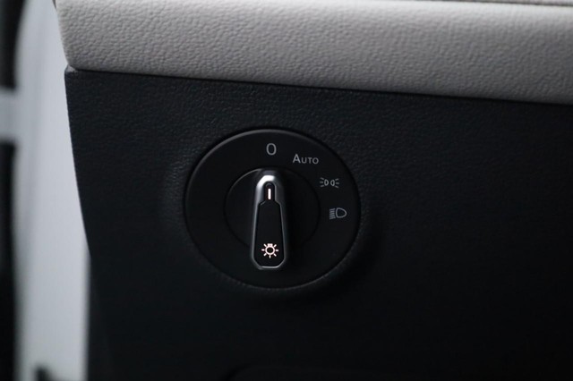 Volkswagen Taos Vehicle Image 11