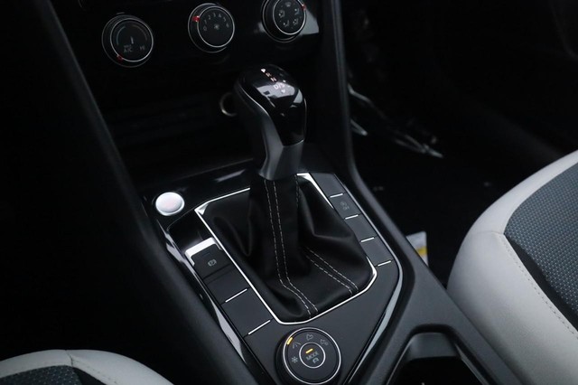 Volkswagen Taos Vehicle Image 16