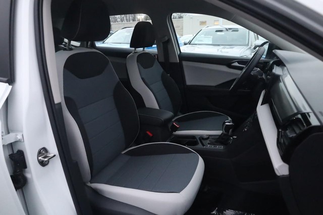 Volkswagen Taos Vehicle Image 18