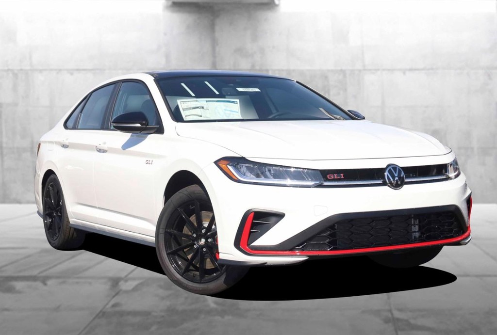 Volkswagen Jetta GLI Vehicle Full-screen Gallery Image 2