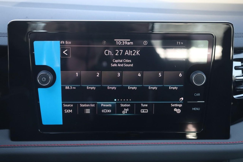 Volkswagen Jetta GLI Vehicle Full-screen Gallery Image 15