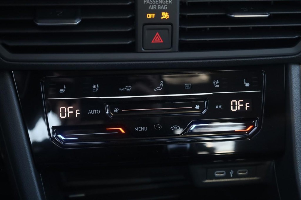 Volkswagen Jetta GLI Vehicle Full-screen Gallery Image 17