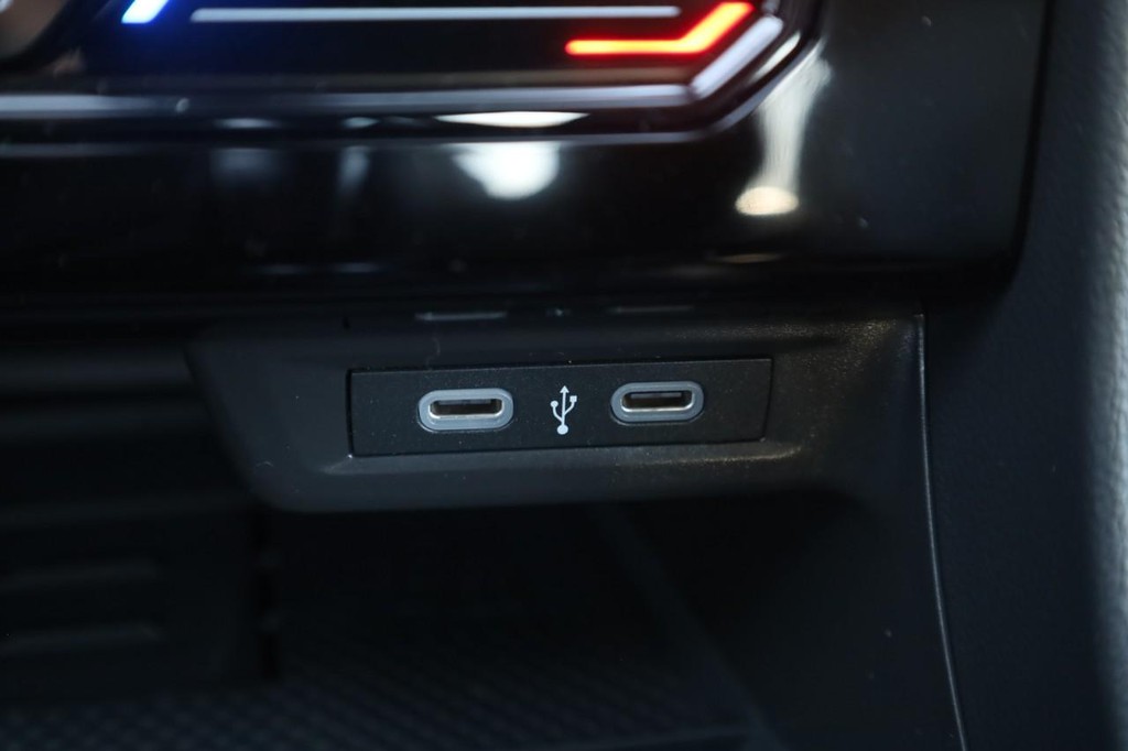 Volkswagen Jetta GLI Vehicle Full-screen Gallery Image 18